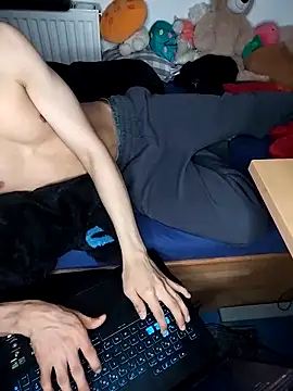 Snapshot of Dennis_2024 chatting on 10.28.25 Dennis 2024 online show from 10.28.25