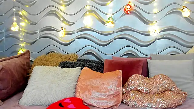 Snapshot of StormiRusso chatting on 12.31.24 StormiRusso online show from 12.31.24