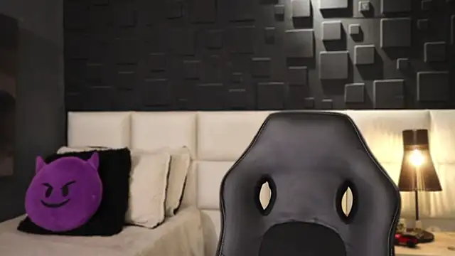 DannSaenz online show from 02.14.25