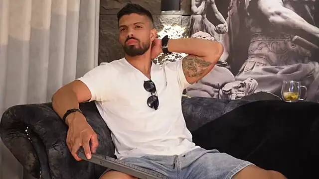 DannSaenz online show from 11.21.25