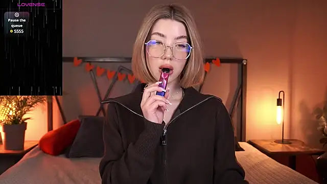 LindaThacker online show from 03.04.25