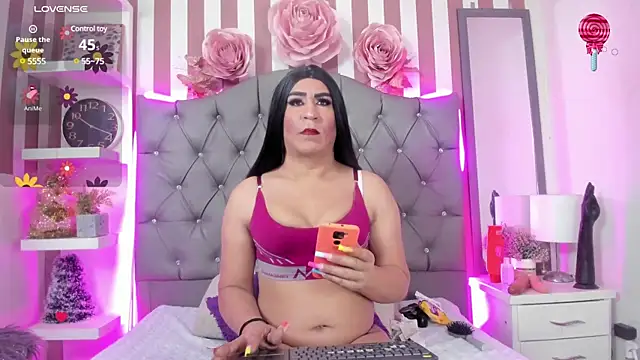 Snapshot of Natasha_Hart chatting on 02.13.25 Natasha Hart online show from 02.13.25