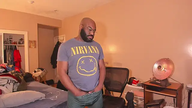 Snapshot of MrChuckDailyXXX chatting on 02.05.26 MrChuckDailyXXX online show from 02.05.26