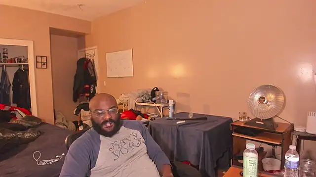 Snapshot of MrChuckDailyXXX chatting on 02.25.26 MrChuckDailyXXX online show from 02.25.26