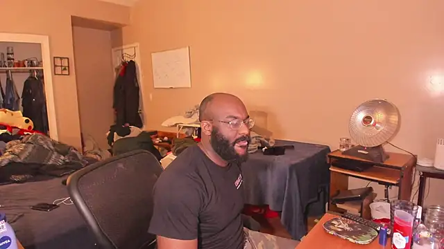 Snapshot of MrChuckDailyXXX chatting on 03.01.26 MrChuckDailyXXX online show from 03.01.26