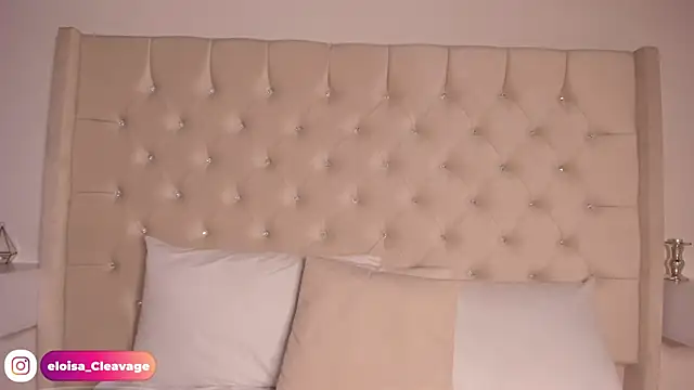 Snapshot of Eloisa_cleavage_ chatting on 01.31.25 Eloisa cleavage online show from 01.31.25