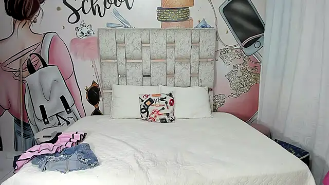 Snapshot of EMMA_SWEETT1 chatting on 01.09.25 EMMA SWEETT1 online show from 01.09.25