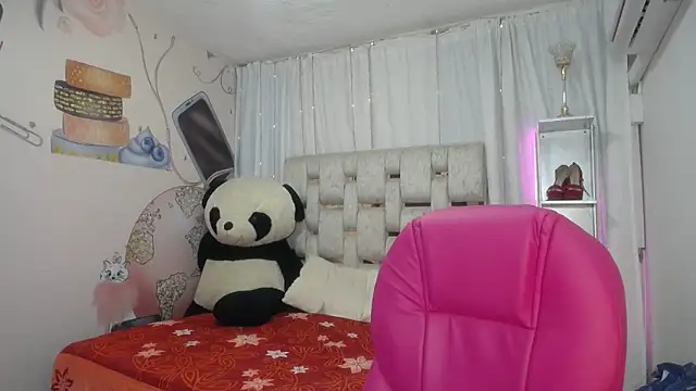 Snapshot of EMMA_SWEETT1 chatting on 11.30.25 EMMA SWEETT1 online show from 11.30.25