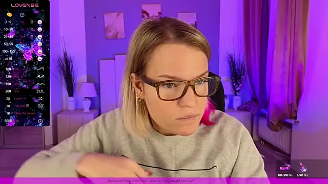 Snapshot of EVAshinyGIRL chatting on 12.17.24 EVAshinyGIRL online show from 12.17.24