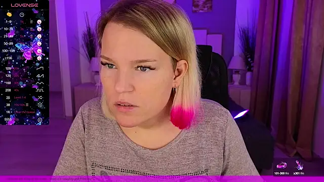 Snapshot of EVAshinyGIRL chatting on 12.25.24 EVAshinyGIRL online show from 12.25.24