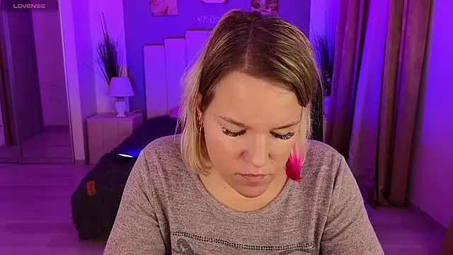 Snapshot of EVAshinyGIRL chatting on 12.26.24 EVAshinyGIRL online show from 12.26.24