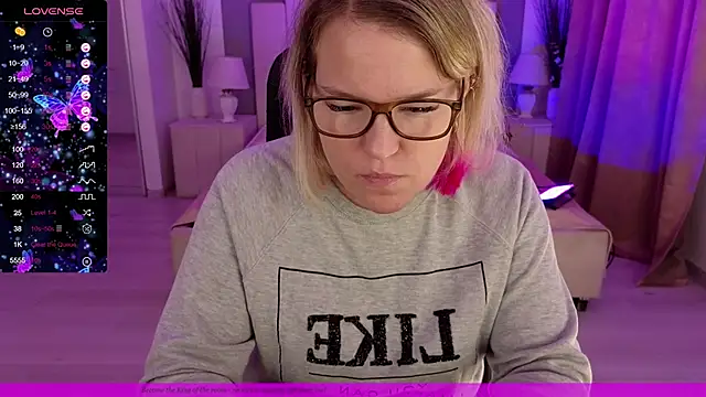 Snapshot of EVAshinyGIRL chatting on 01.05.25 EVAshinyGIRL online show from 01.05.25