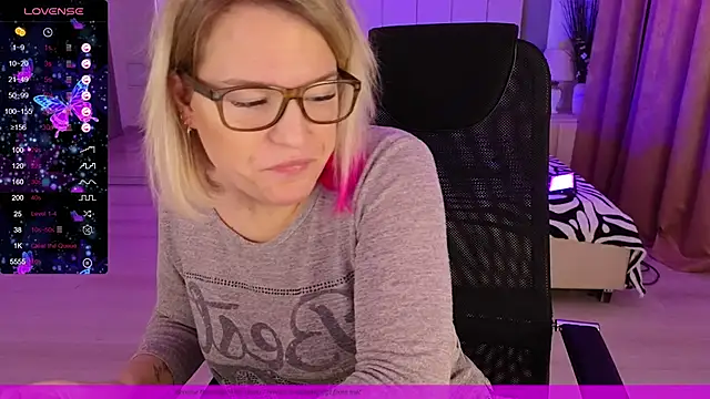 Snapshot of EVAshinyGIRL chatting on 01.07.25 EVAshinyGIRL online show from 01.07.25