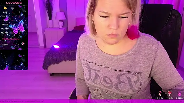 Snapshot of EVAshinyGIRL chatting on 01.24.25 EVAshinyGIRL online show from 01.24.25