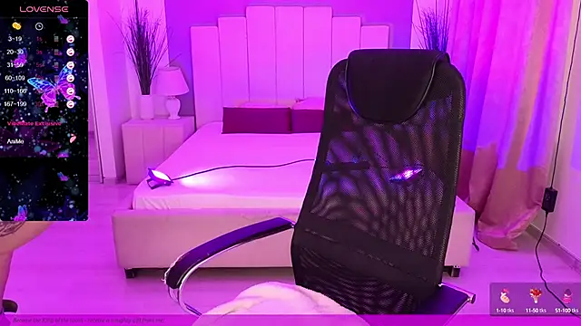 Snapshot of EVAshinyGIRL chatting on 01.26.25 EVAshinyGIRL online show from 01.26.25