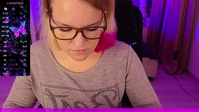 Snapshot of EVAshinyGIRL chatting on 01.30.25 EVAshinyGIRL online show from 01.30.25