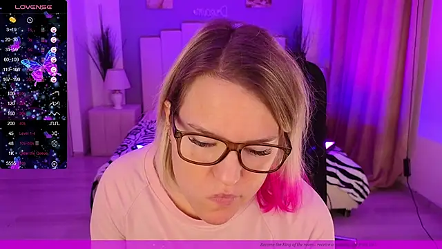 Snapshot of EVAshinyGIRL chatting on 02.09.25 EVAshinyGIRL online show from 02.09.25