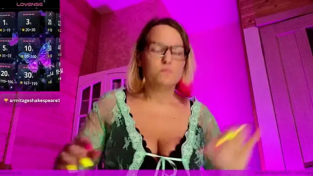 Snapshot of EVAshinyGIRL chatting on 02.23.25 EVAshinyGIRL online show from 02.23.25