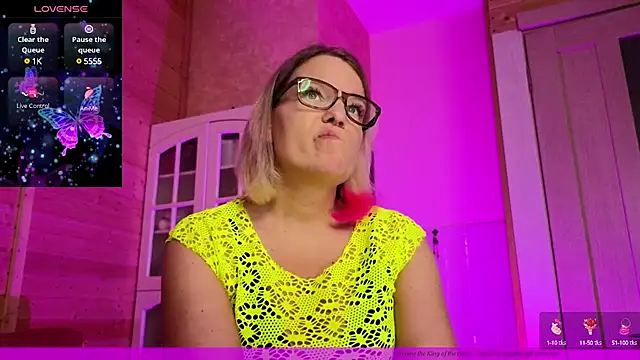 Snapshot of EVAshinyGIRL chatting on 03.06.25 EVAshinyGIRL online show from 03.06.25