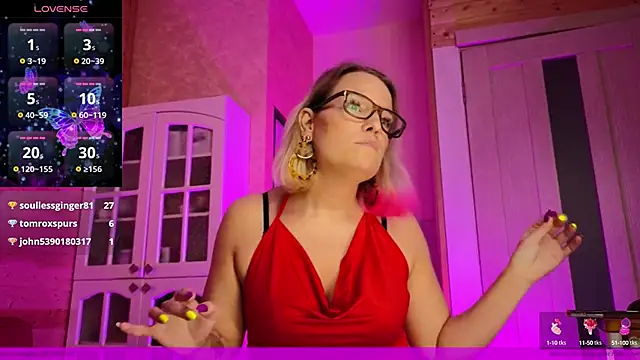 Snapshot of EVAshinyGIRL chatting on 03.18.25 EVAshinyGIRL online show from 03.18.25