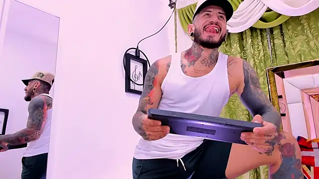 Snapshot of dilan_scootk_ chatting on 11.25.25 dilan scootk online show from 11.25.25