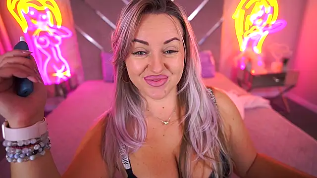 KiraCandyS online show from 10.16.25