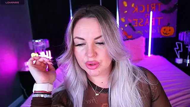 KiraCandyS online show from 11.03.25