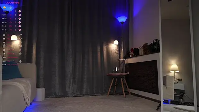 Amely Young online show from 09.18.25