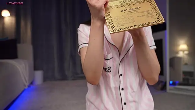 Amely Young online show from 10.04.25