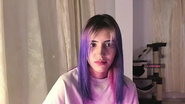 linnie  online show from 12.12.24