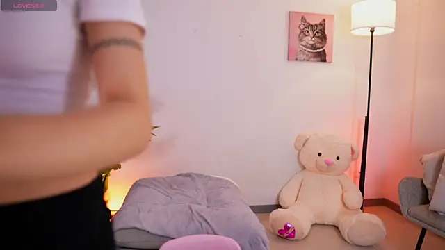 Angeeel  online show from 12.17.25