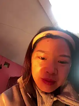 Snapshot of Hellen_111 chatting on 12.23.24 Hellen 111 online show from 12.23.24