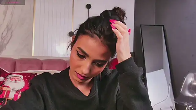 Snapshot of VanessaEllis chatting on 12.16.24 VanessaEllis online show from 12.16.24