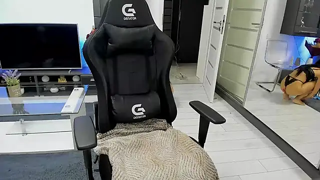 Snapshot of Beauty_Anne chatting on 12.10.24 Beauty Anne online show from 12.10.24