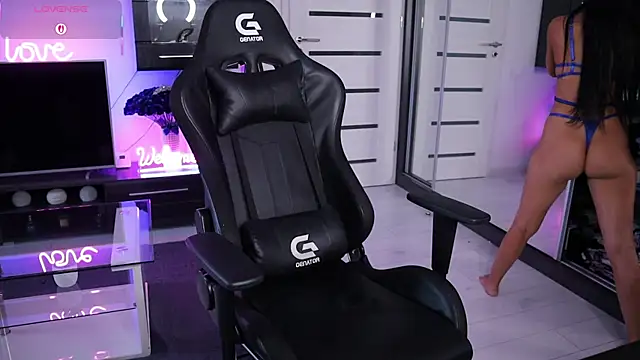 Snapshot of Beauty_Anne chatting on 09.18.25 Beauty Anne online show from 09.18.25