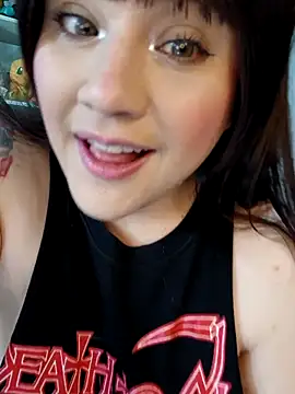 Snapshot of ItsNaiixa chatting on 04.26.26 ItsNaiixa online show from 04.26.26