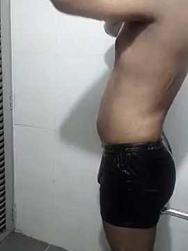 Snapshot of hottboy_39 chatting on 10.23.25 hottboy 39 online show from 10.23.25