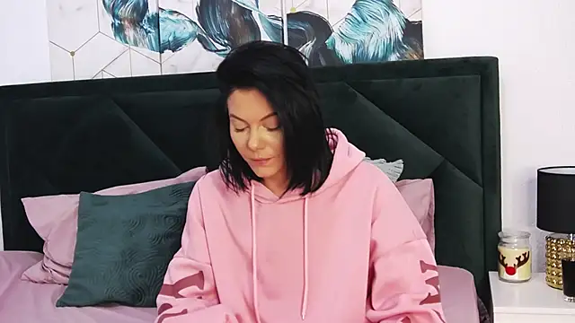 Snapshot of tanyagrey chatting on 12.13.24 tanyagrey online show from 12.13.24