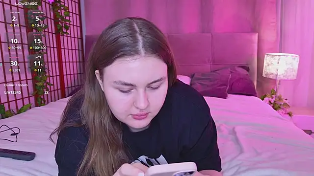 Snapshot of Mia__Peach chatting on 02.23.25 Mia Peach online show from 02.23.25