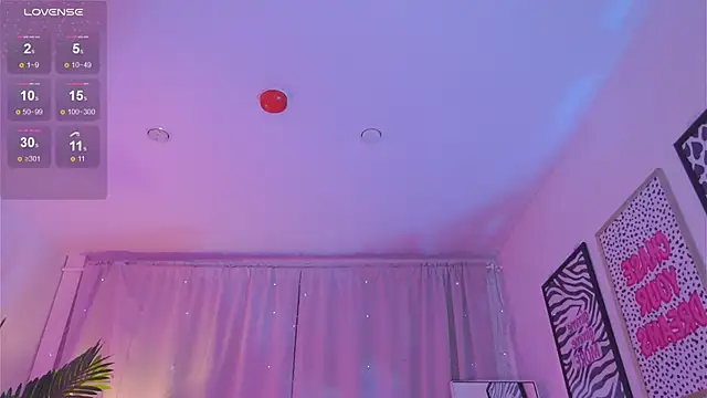 Snapshot of Mia__Peach chatting on 03.23.25 Mia Peach online show from 03.23.25