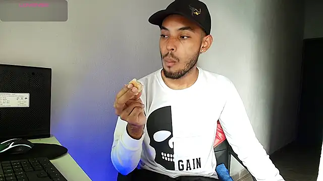 Snapshot of colinbrown chatting on 02.19.26 colinbrown online show from 02.19.26