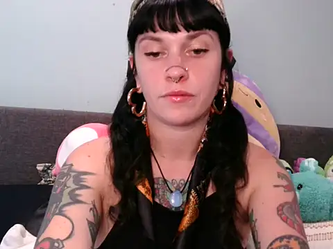 Snapshot of Marcelinegoddess chatting on 10.28.25 Marcelinegoddess online show from 10.28.25