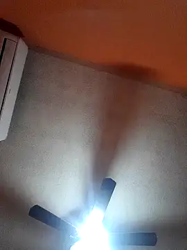 Snapshot of miicheele32 chatting on 01.28.25 miicheele32 online show from 01.28.25