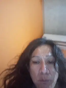 Snapshot of miicheele32 chatting on 10.28.25 miicheele32 online show from 10.28.25