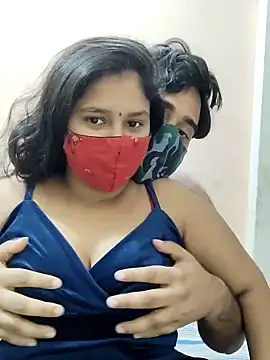 Snapshot of IND_COUPLE1 chatting on 12.17.24 IND COUPLE1 online show from 12.17.24