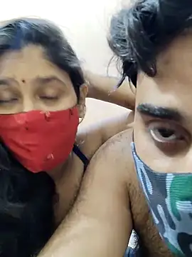 Snapshot of IND_COUPLE1 chatting on 12.18.24 IND COUPLE1 online show from 12.18.24