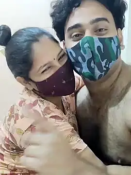 Snapshot of IND_COUPLE1 chatting on 12.25.24 IND COUPLE1 online show from 12.25.24