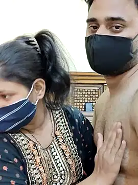 Snapshot of IND_COUPLE1 chatting on 02.05.25 IND COUPLE1 online show from 02.05.25