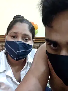 Snapshot of IND_COUPLE1 chatting on 02.10.25 IND COUPLE1 online show from 02.10.25