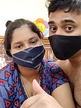 Snapshot of IND_COUPLE1 chatting on 02.13.25 IND COUPLE1 online show from 02.13.25